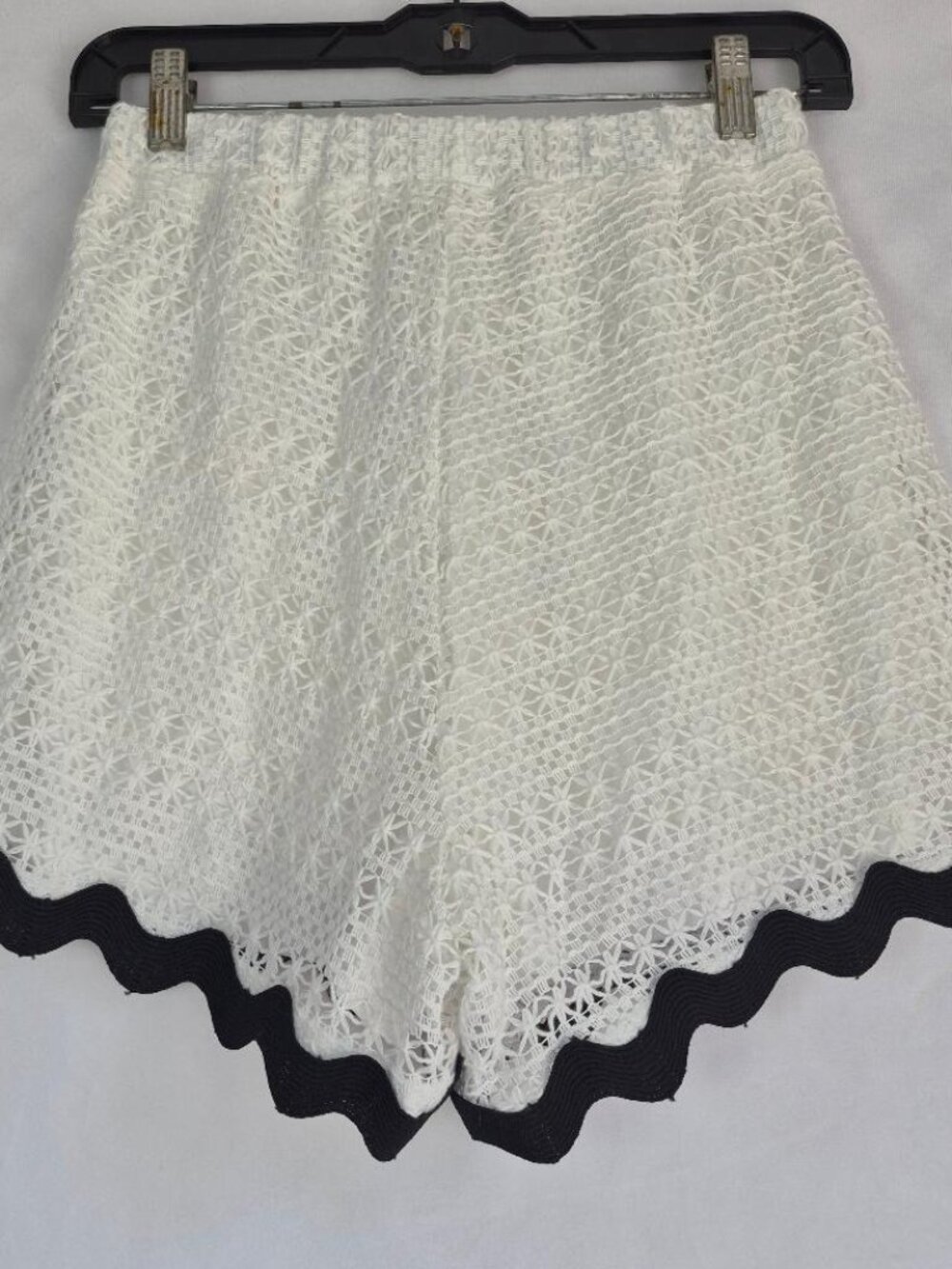 NWT One and Only Drawstring Shorts Crochet Lined White w/Black Trim Size S - Picture 2 of 7